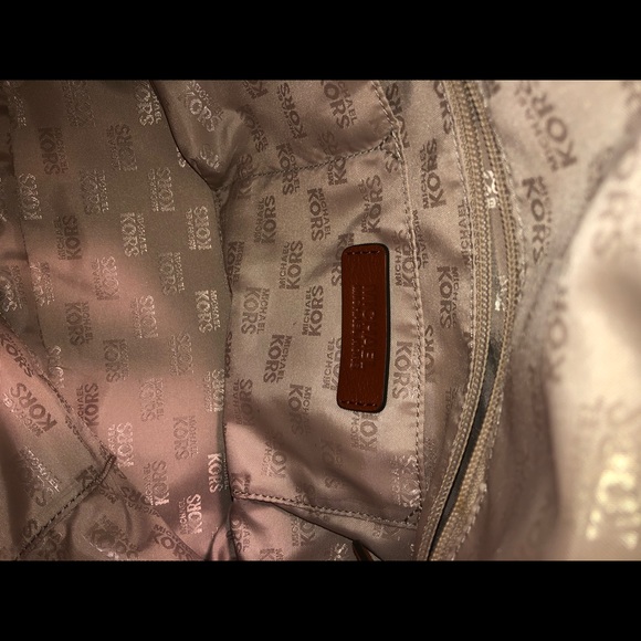 Authentic Michael Kors Purse - Picture 5 of 11